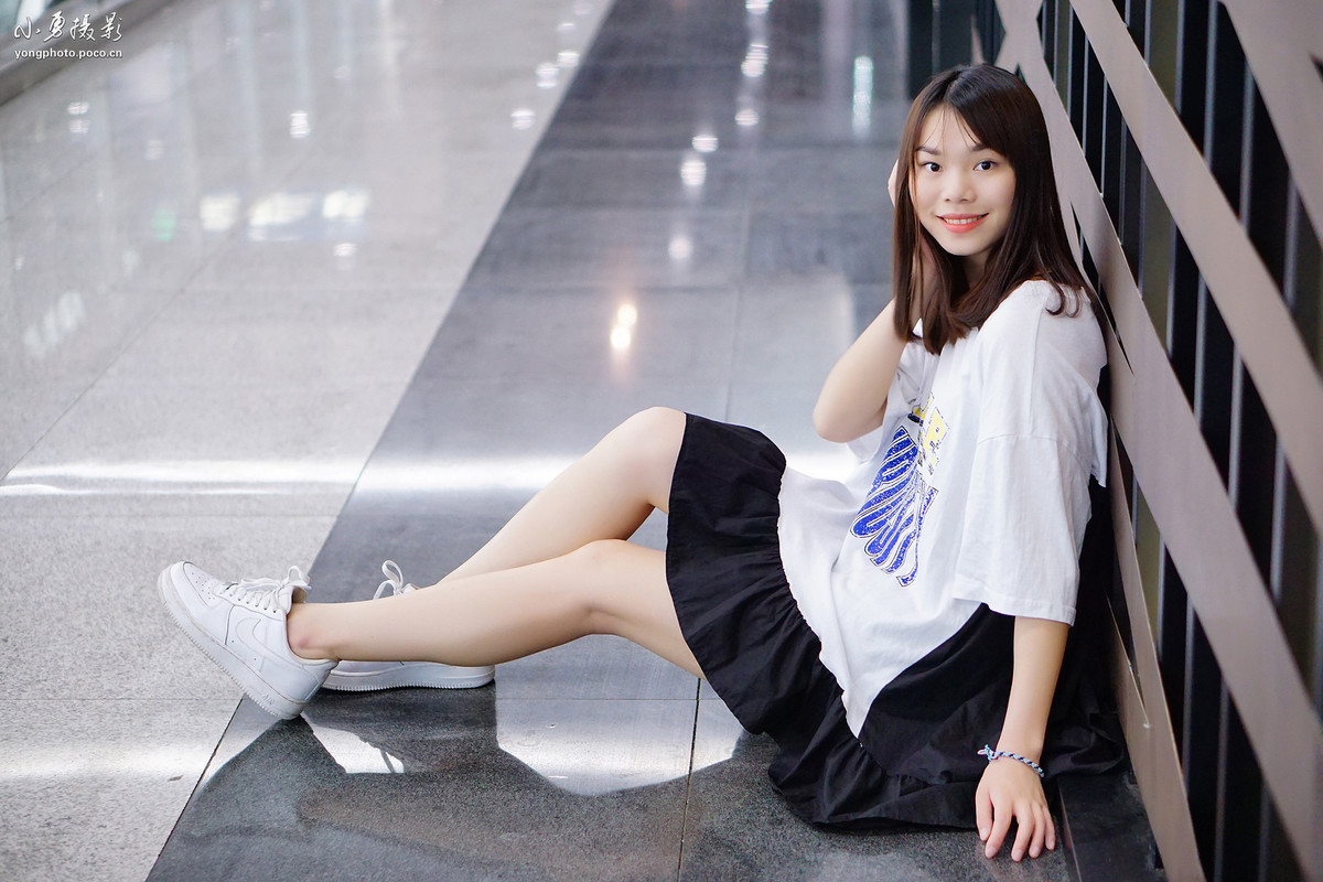 对面的女孩丽红