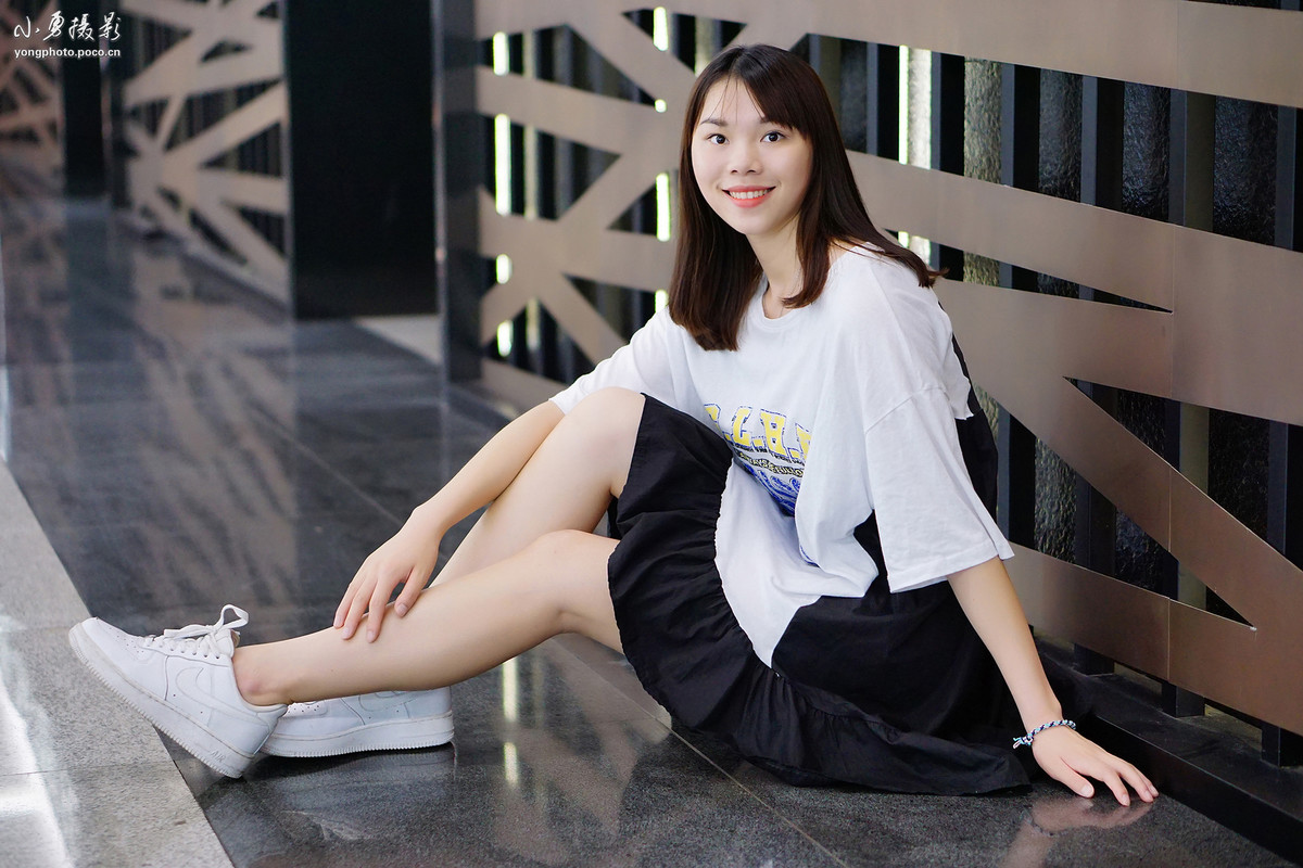 对面的女孩丽红