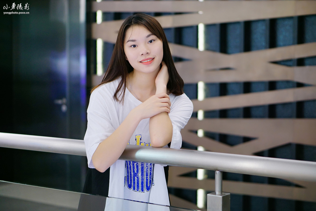 对面的女孩丽红