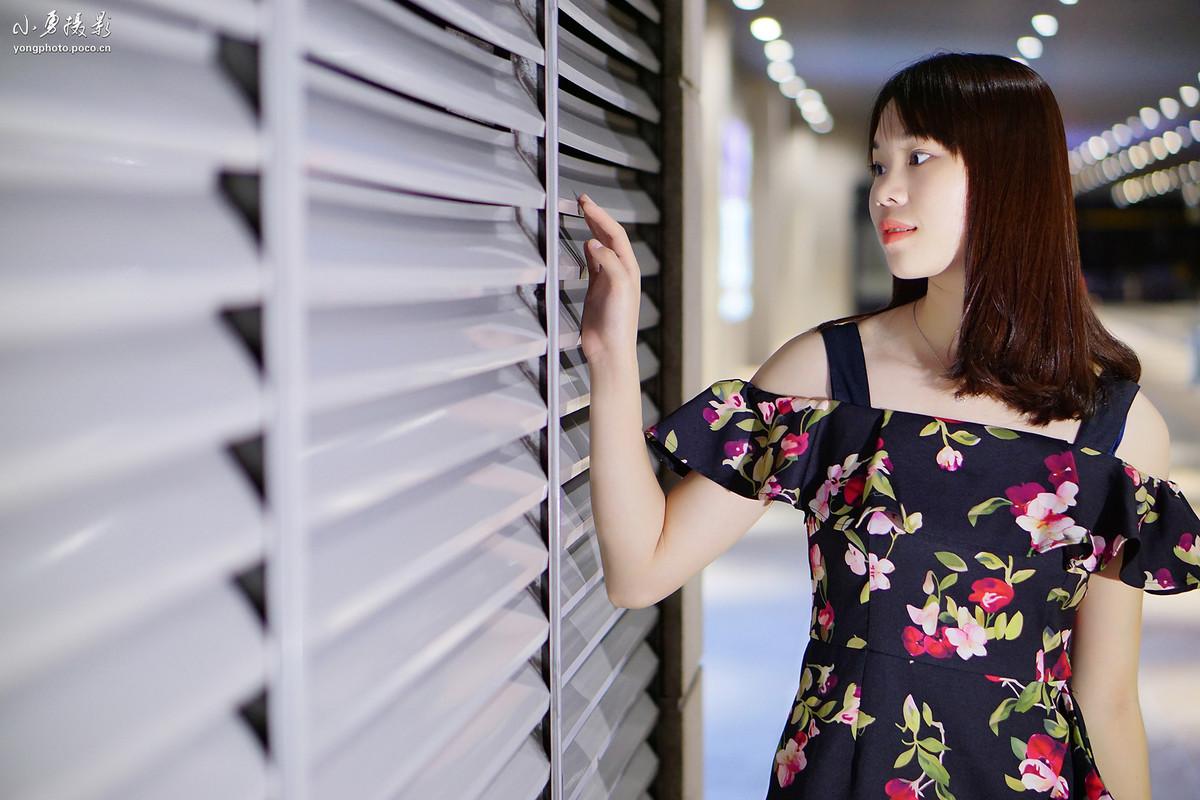 对面的女孩丽红