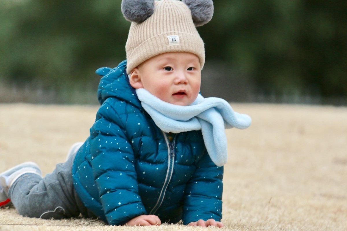 我的小侄子学走路