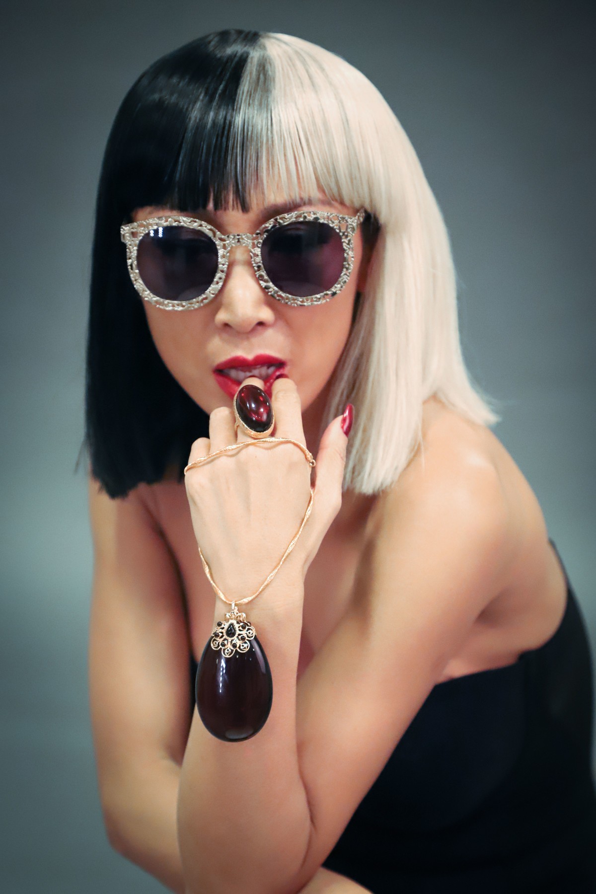 国际时尚达人唐拉拉时尚造型大摆拍