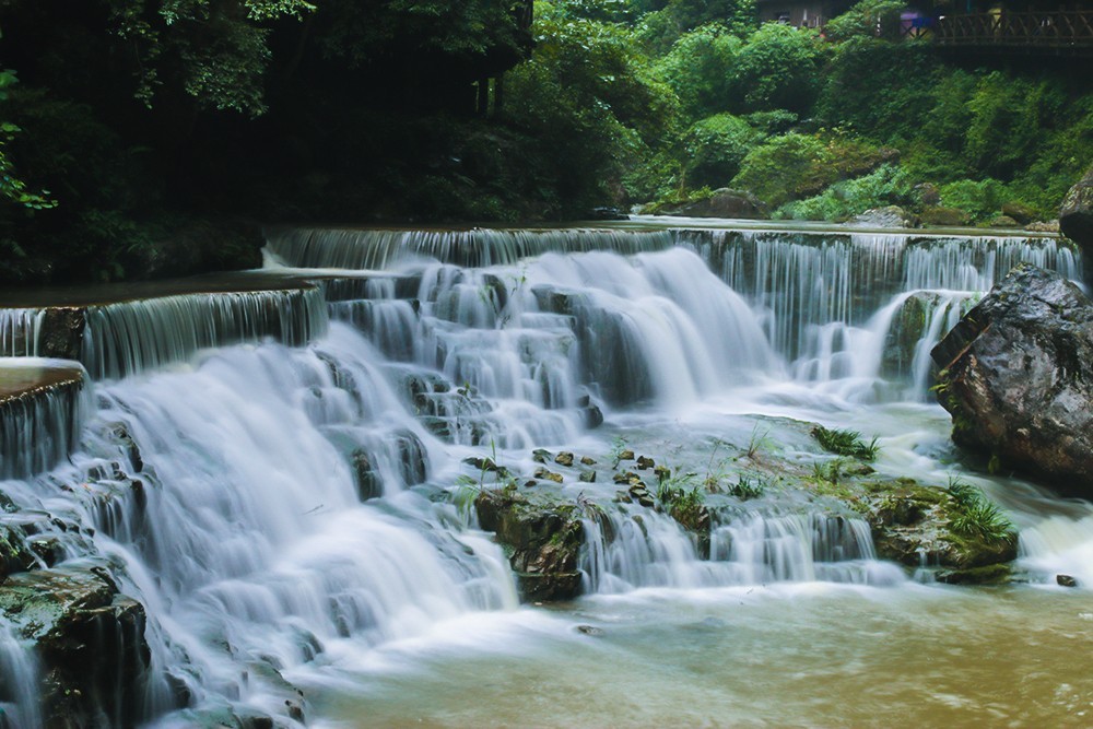 山溪小瀑布