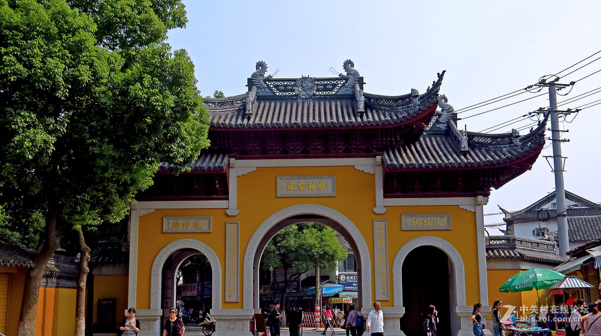 苏州 :   姑苏城外寒山寺 !