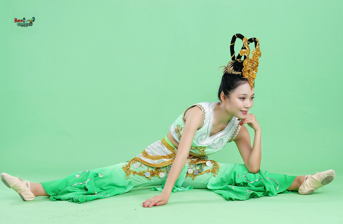 古装【飞天服姑娘】系列篇-----莹莹 (续1)