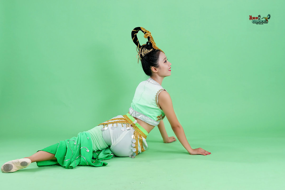 古装【飞天服姑娘】系列篇-----莹莹 (续1)