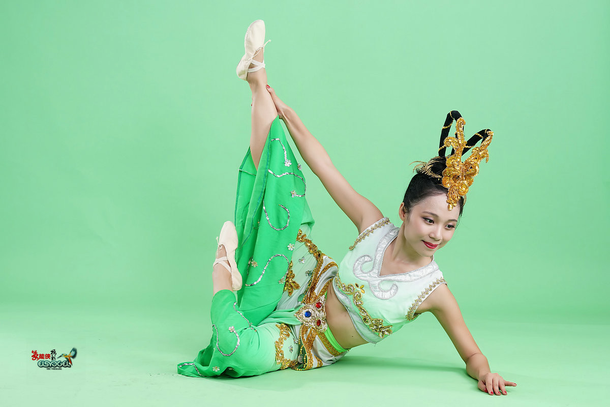 古装【飞天服姑娘】系列篇-----莹莹 (续1)