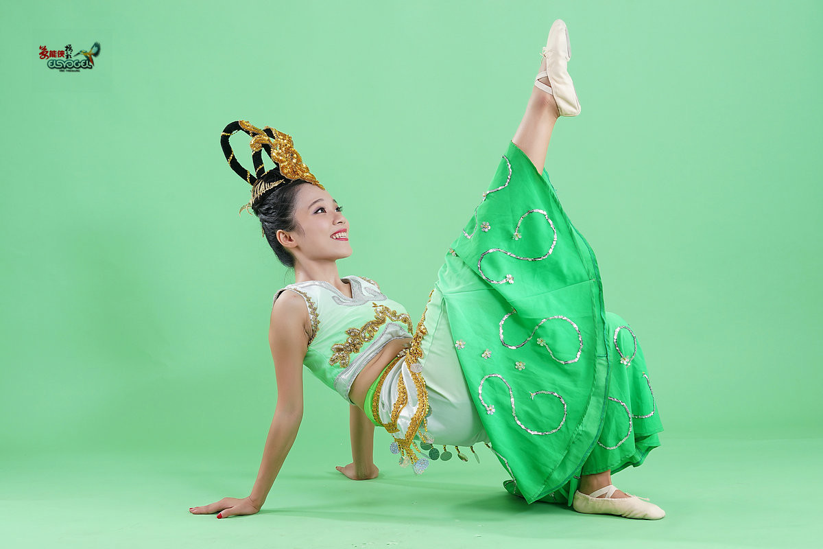 古装【飞天服姑娘】系列篇-----莹莹 (续1)