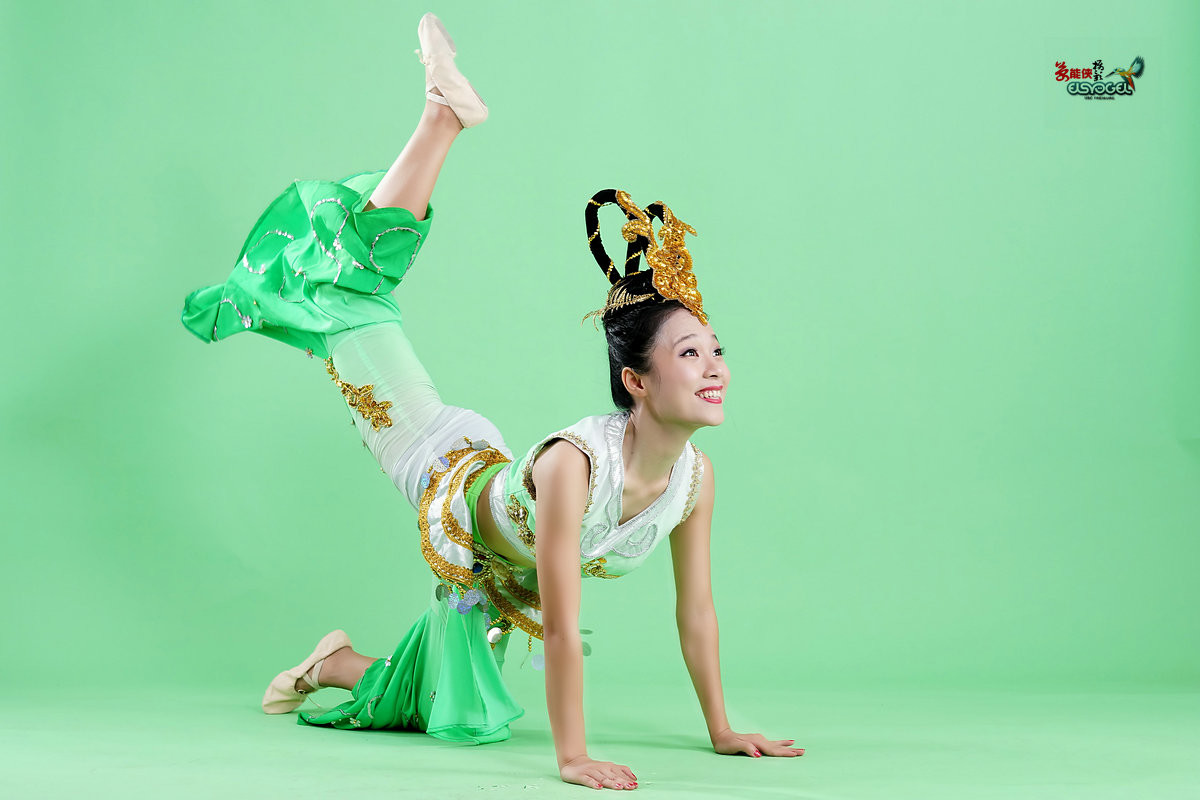 古装【飞天服姑娘】系列篇-----莹莹 (续1)