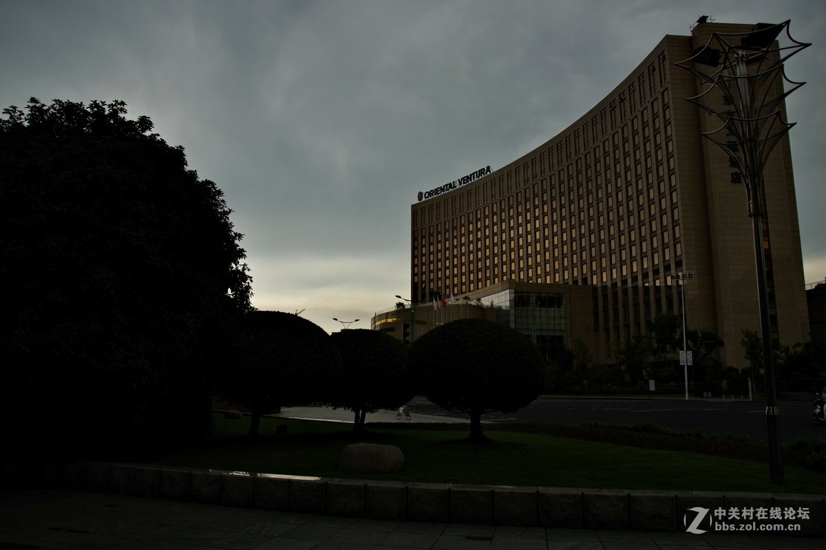 试拍，老感觉照片灰暗，不清晰，锐度不够，是我技术问题，电脑显示器也有问题？