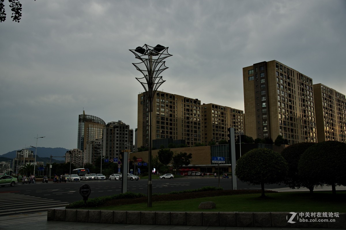 试拍，老感觉照片灰暗，不清晰，锐度不够，是我技术问题，电脑显示器也有问题？