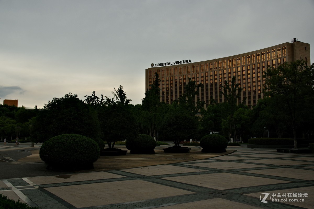 试拍，老感觉照片灰暗，不清晰，锐度不够，是我技术问题，电脑显示器也有问题？