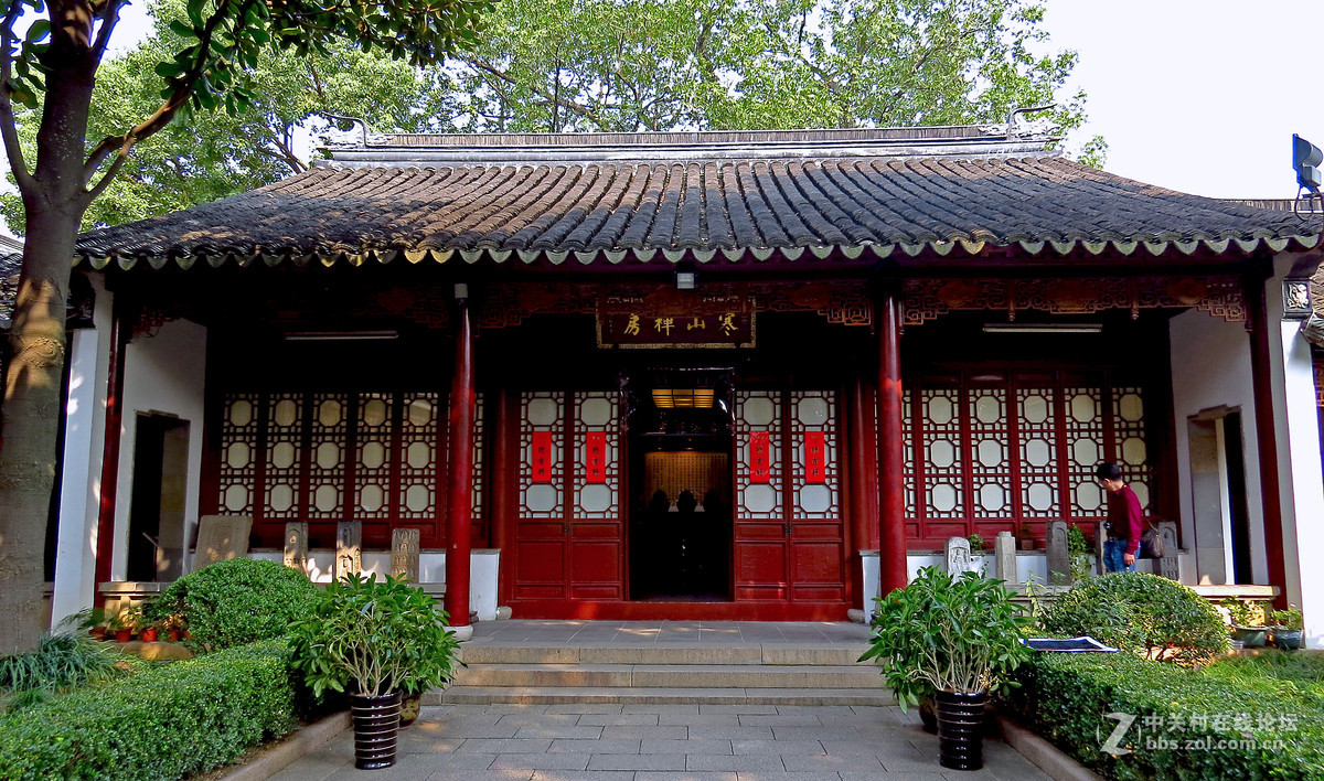 苏州 :   姑苏城外寒山寺 !