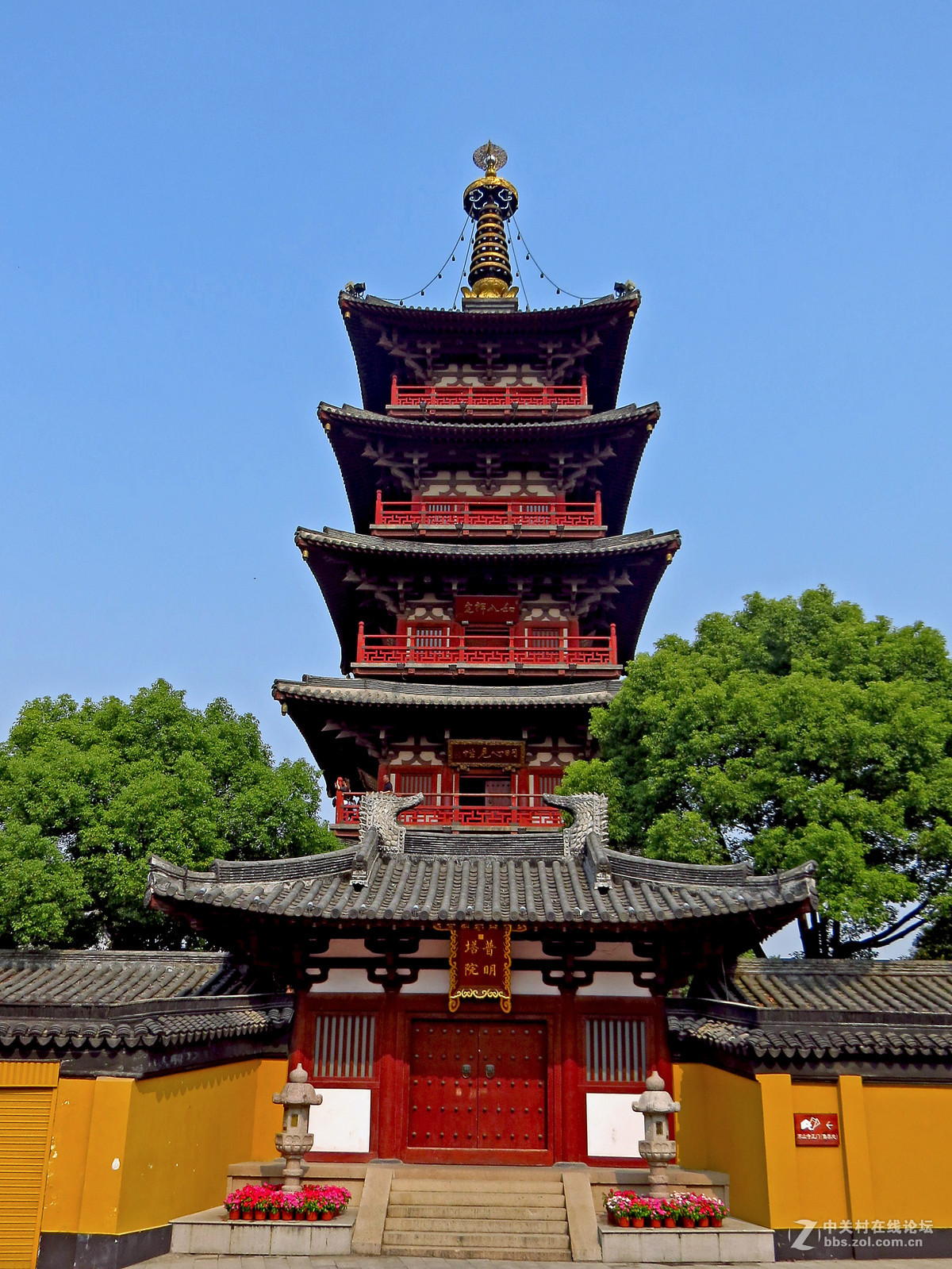 苏州 :   姑苏城外寒山寺 !