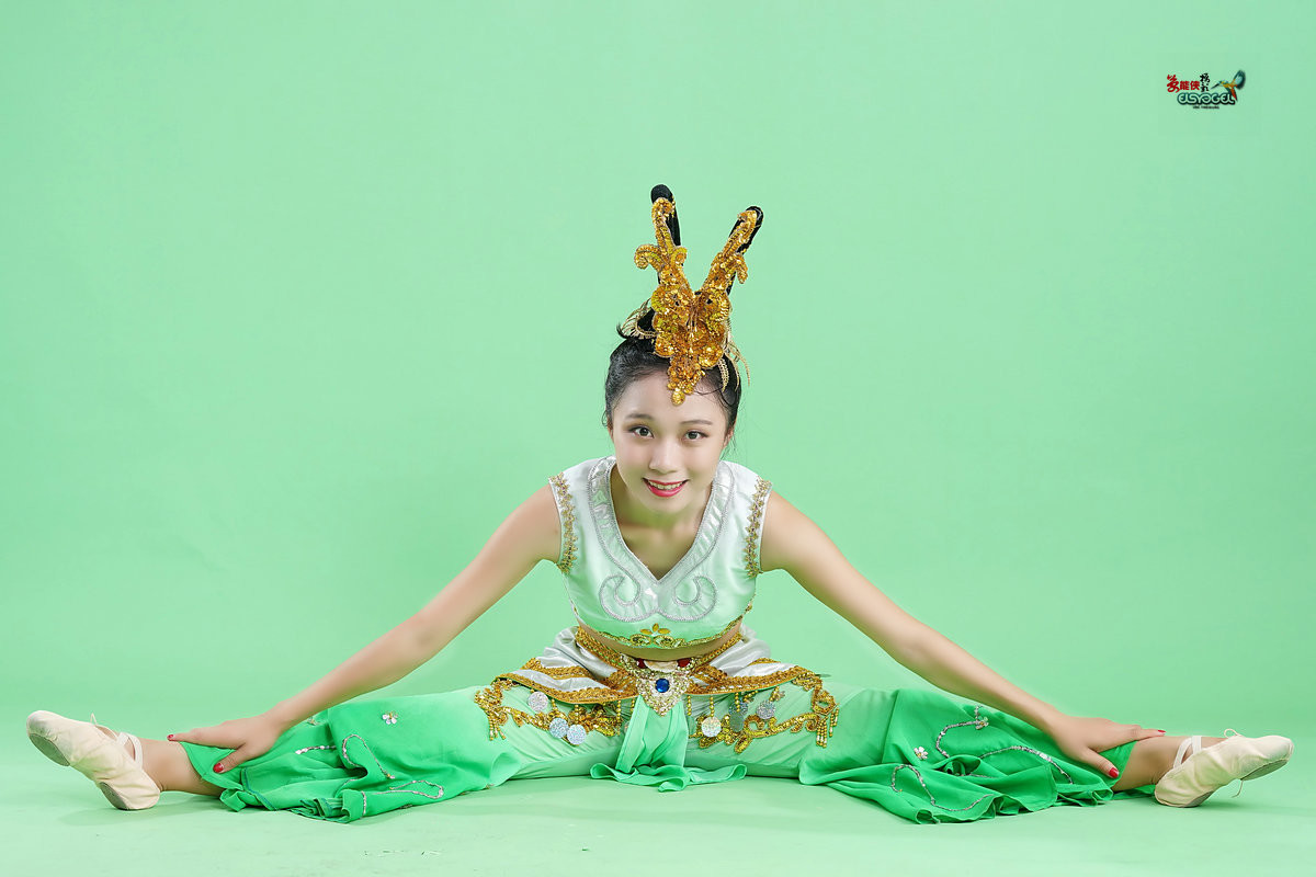 古装【飞天服姑娘】系列篇-----莹莹 (续1)