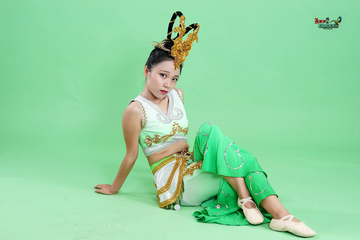 古装【飞天服姑娘】系列篇-----莹莹 (续1)