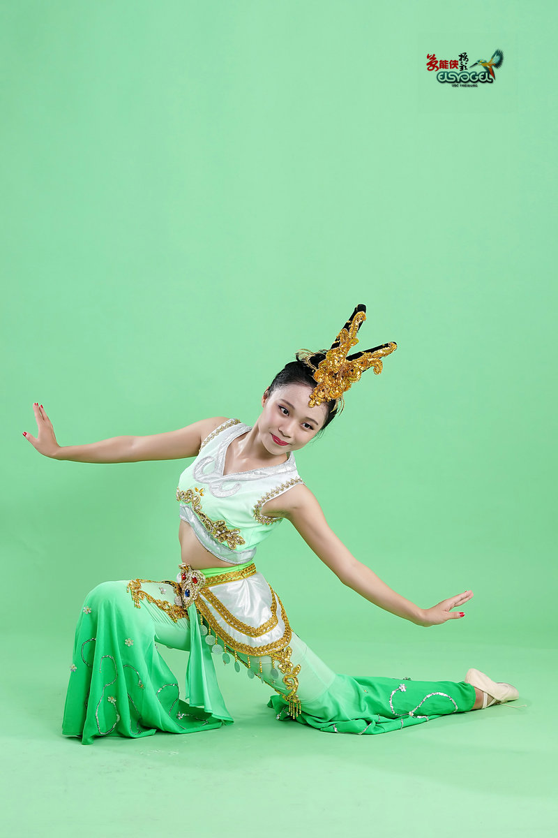 古装【飞天服姑娘】系列篇-----莹莹 (续1)