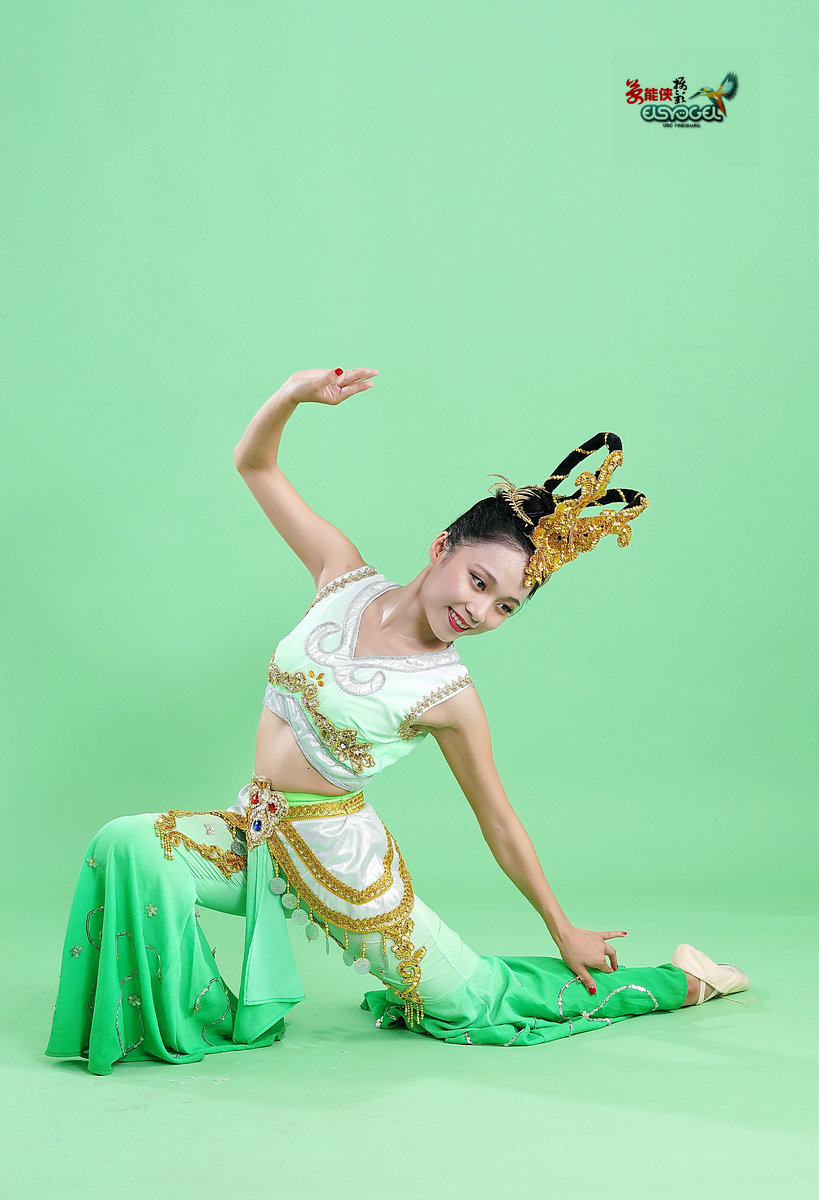 古装【飞天服姑娘】系列篇-----莹莹 (续1)