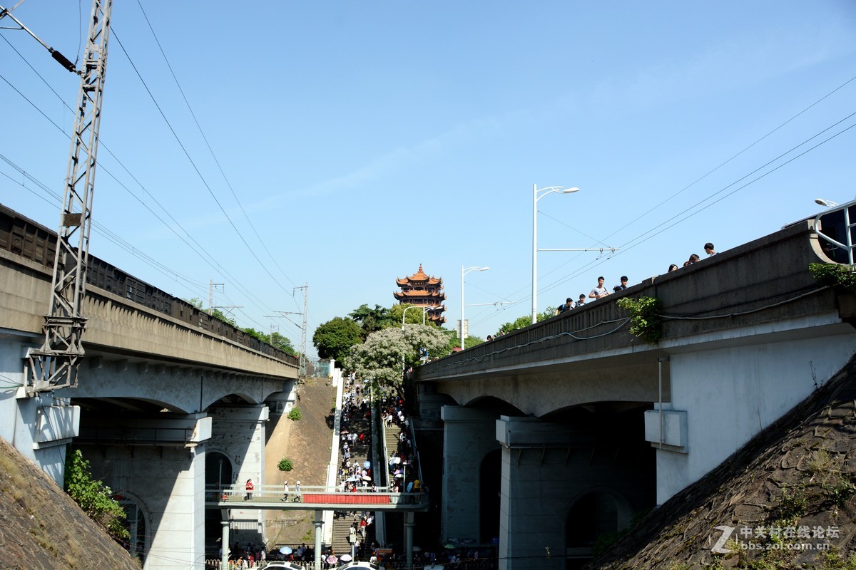 2017年51出游武汉带着旅游头拍的照片方便