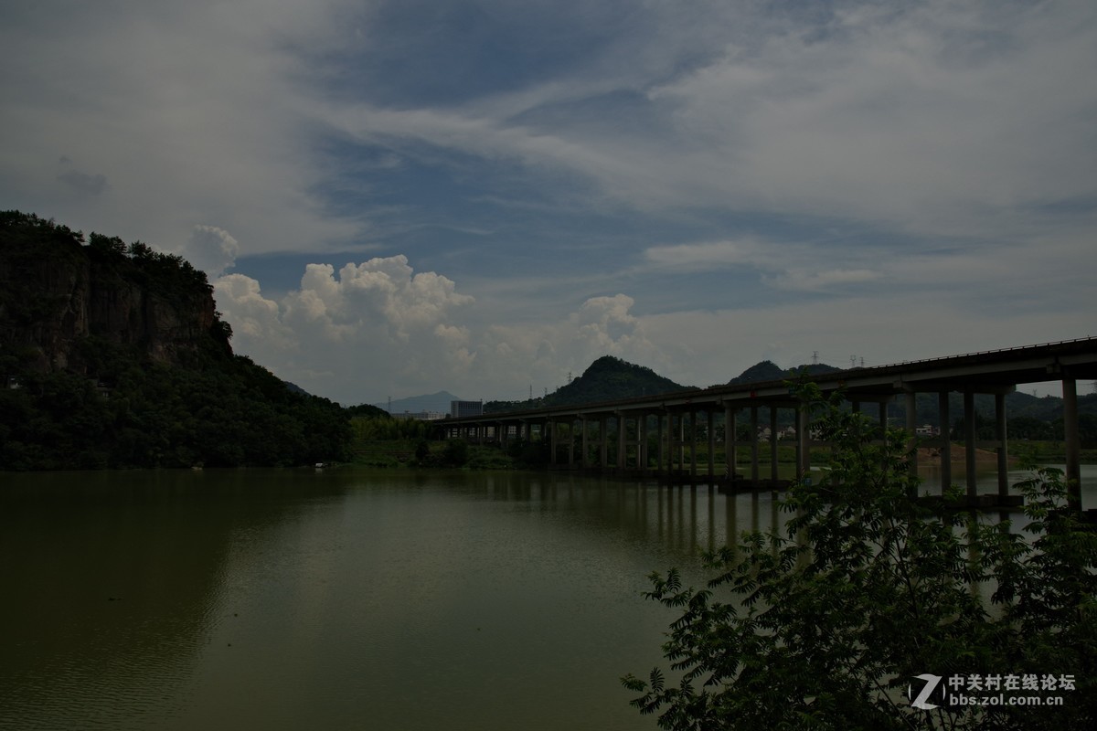 试拍，老感觉照片灰暗，不清晰，锐度不够，是我技术问题，电脑显示器也有问题？