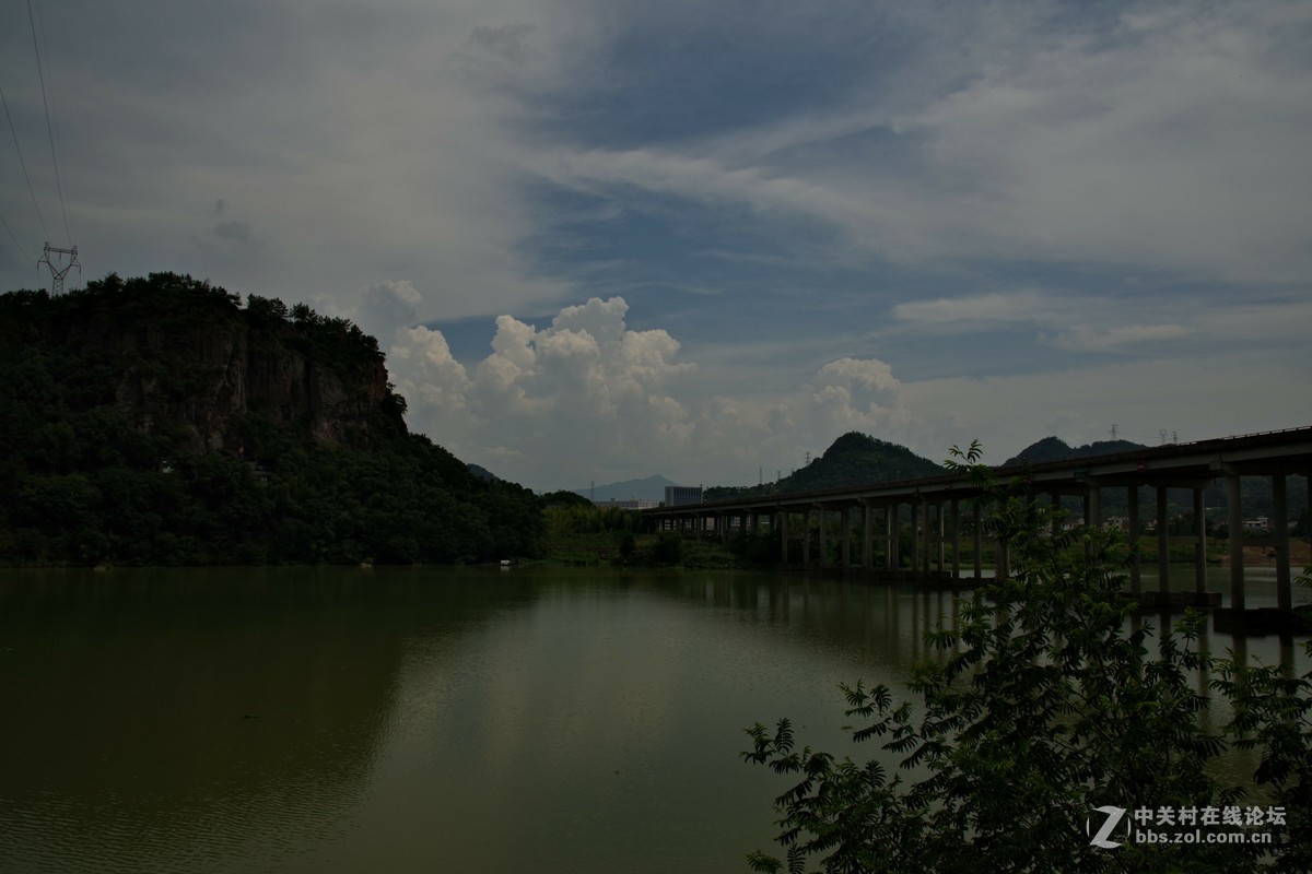 试拍，老感觉照片灰暗，不清晰，锐度不够，是我技术问题，电脑显示器也有问题？