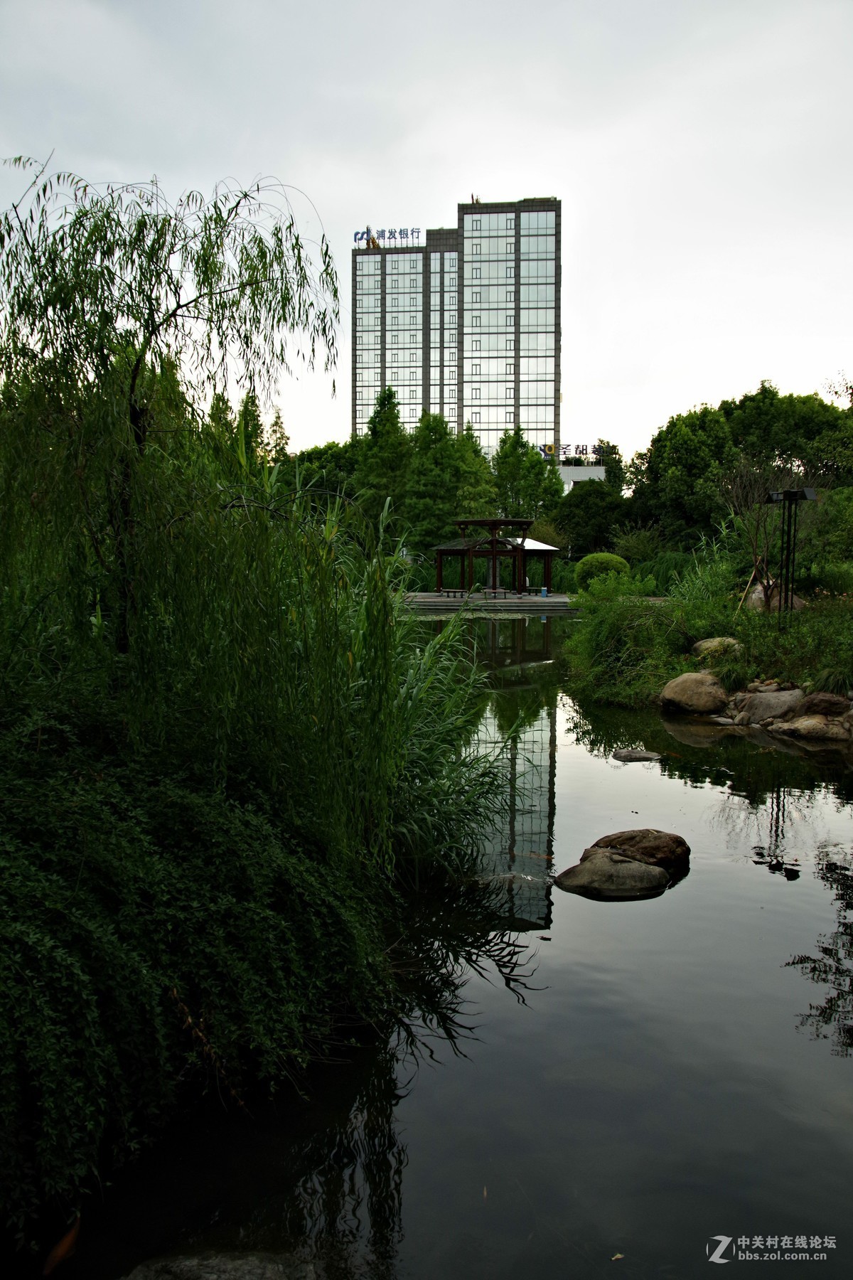 试拍，老感觉照片灰暗，不清晰，锐度不够，是我技术问题，电脑显示器也有问题？