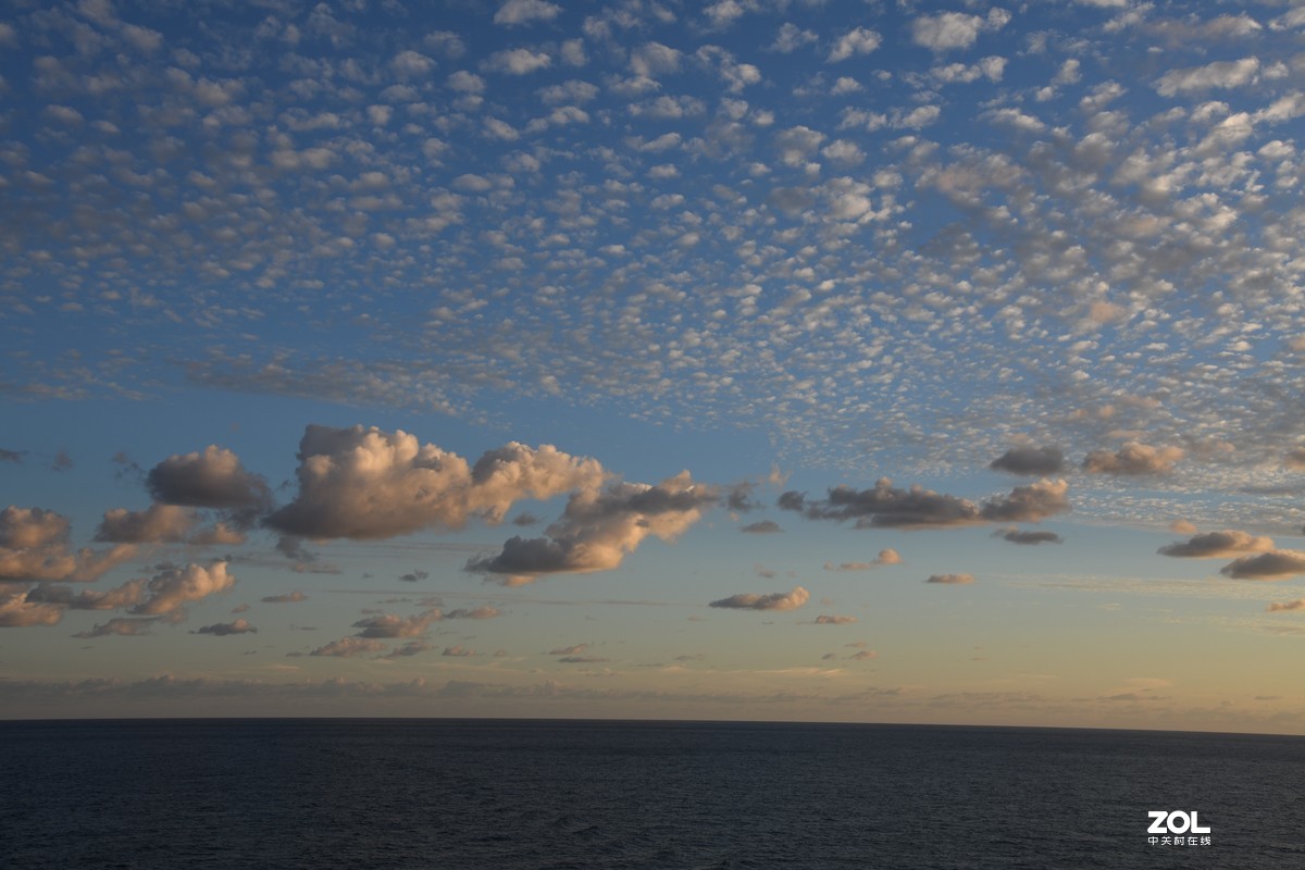 加勒比海上空的云