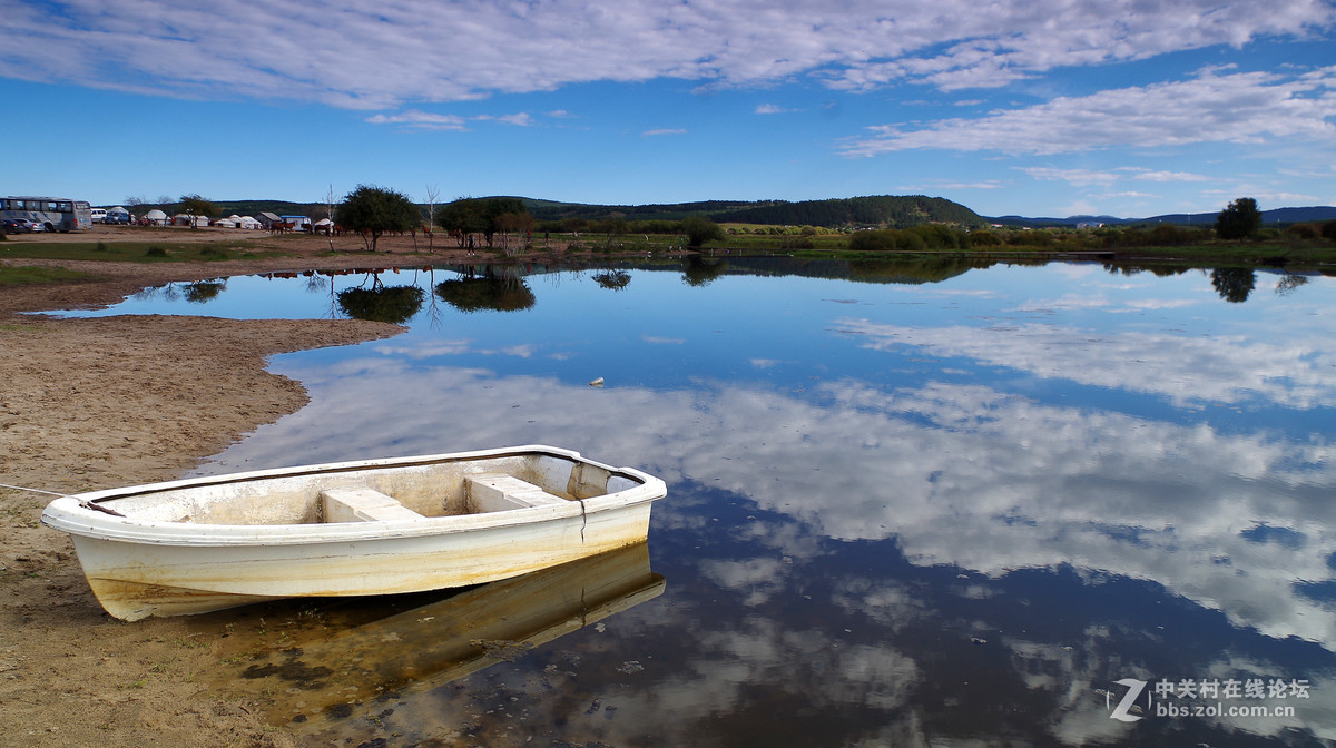 无边绿翠凭羊牧，一马飞歌醉碧宵