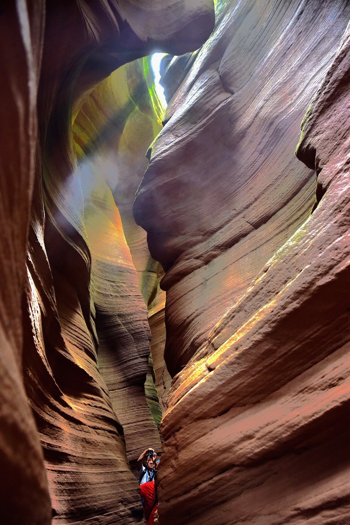 甘泉雨岔大峡谷位于陕西省延安巿甘泉县雨岔村的峡谷堪比美国羚羊谷