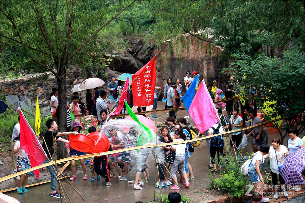 云梦山泼水节纪实