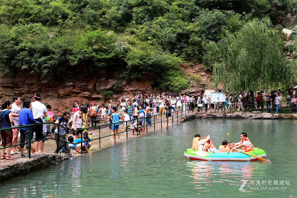 云梦山泼水节纪实