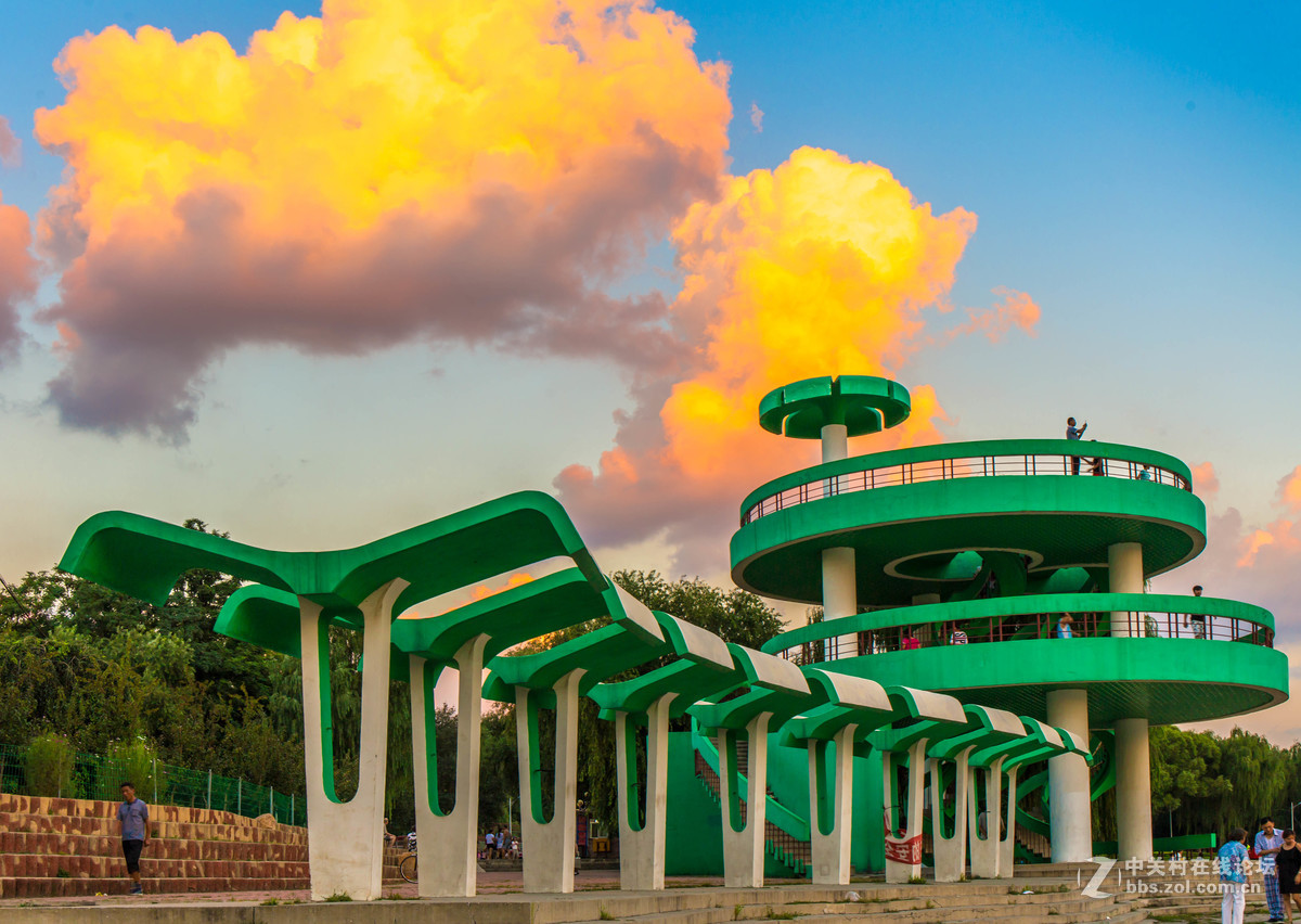 傍晚的沈阳万柳塘