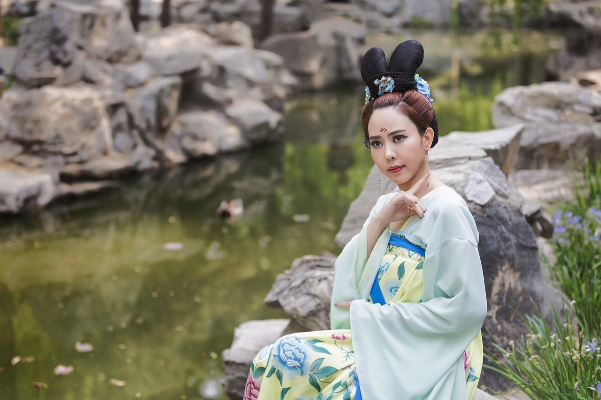 一组大观园古装人像