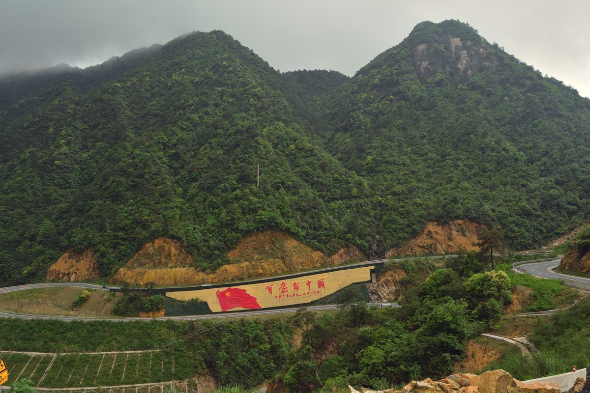 通往怀玉山的盘山公路