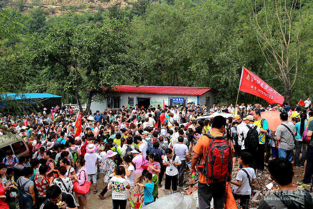 云梦山泼水节纪实