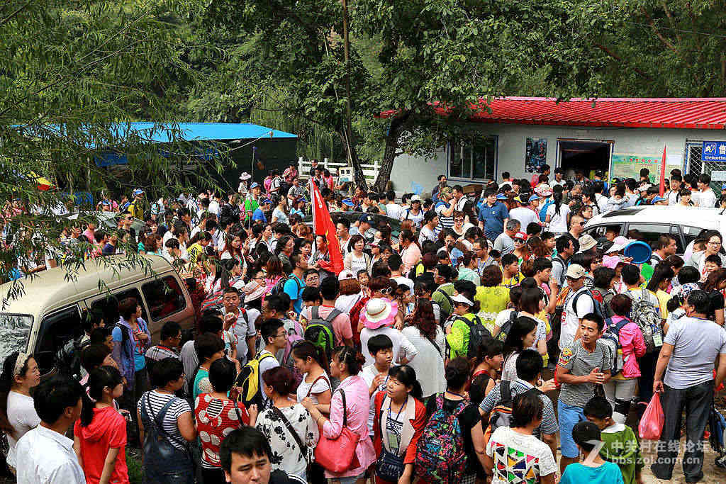 云梦山泼水节纪实