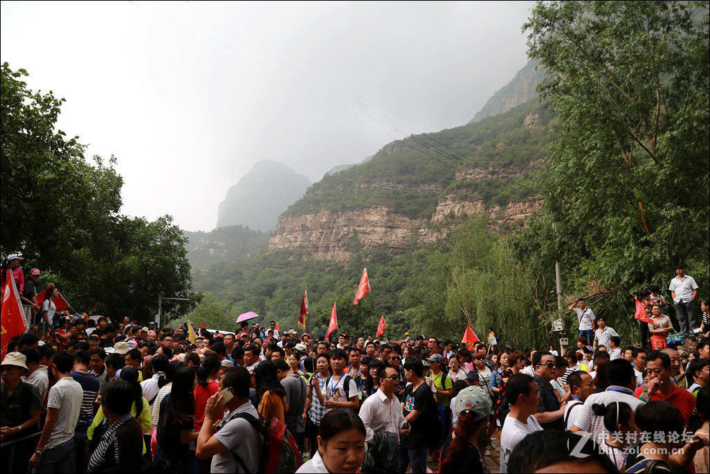 云梦山泼水节纪实