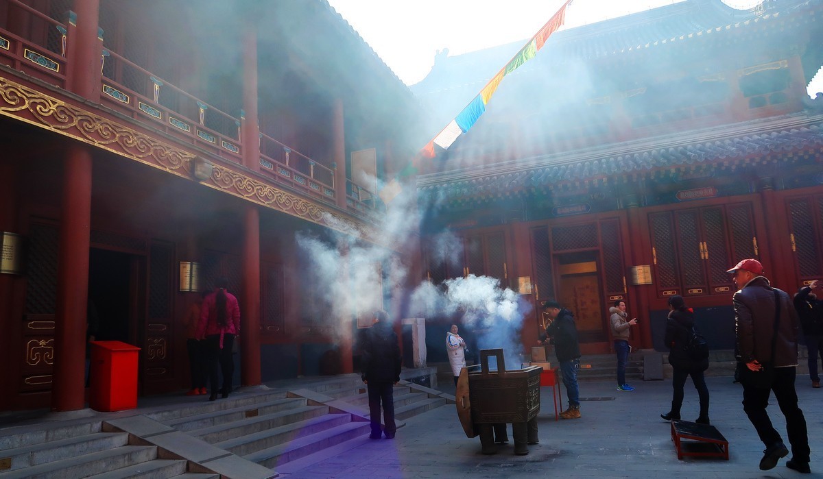 香烟缭绕的雍和宫