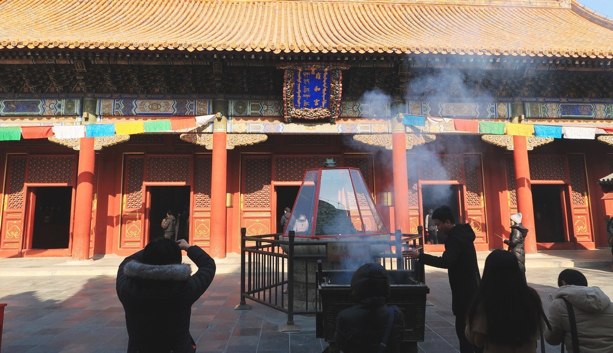 香烟缭绕的雍和宫
