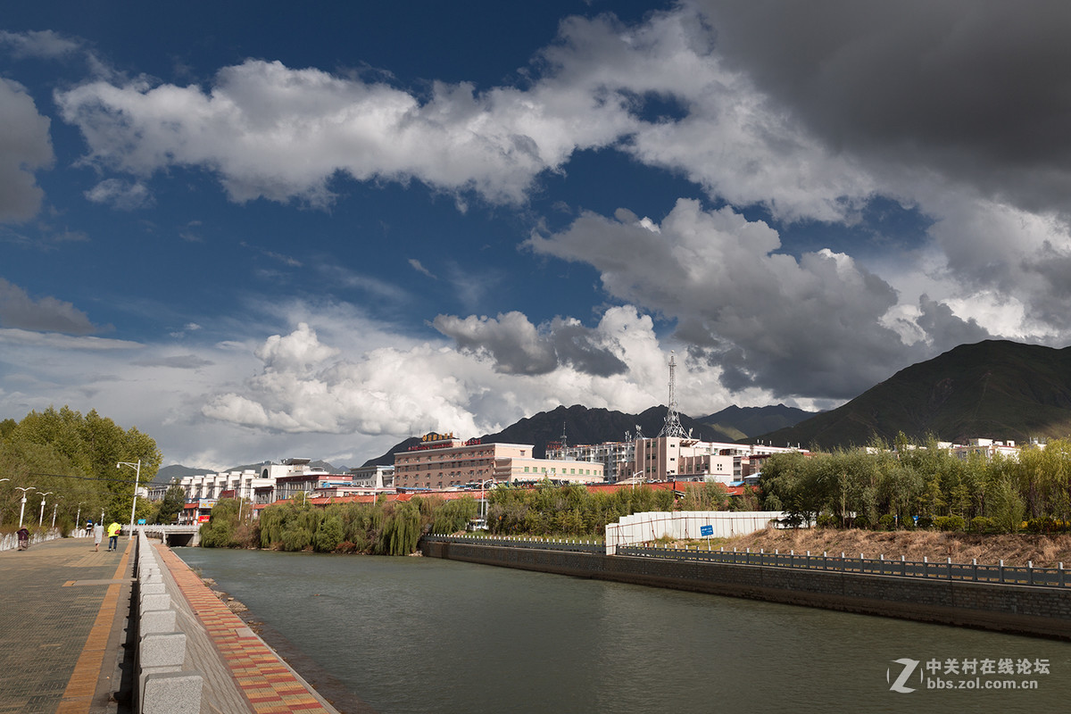 拉萨河岸风光