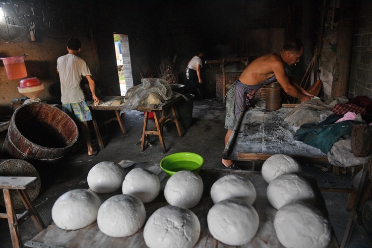 #佳能月赛-最可爱的人# 做面