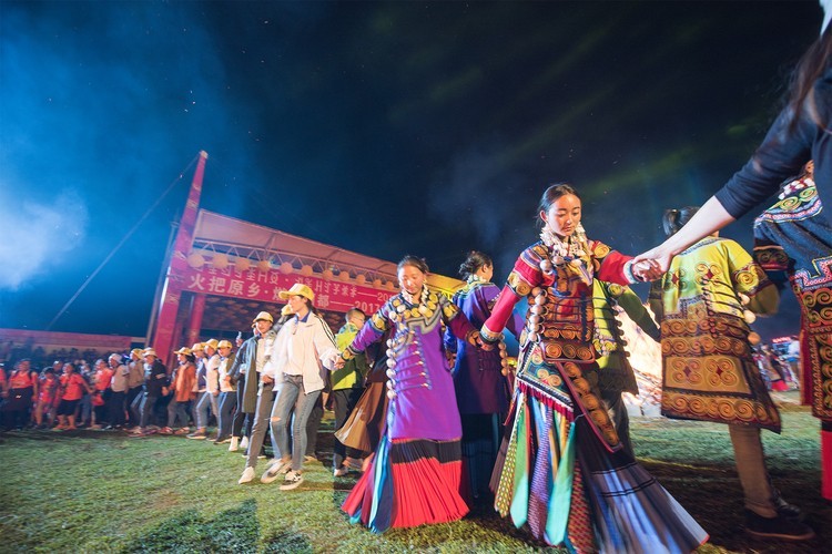 #佳能月赛-最可爱的人#火把节