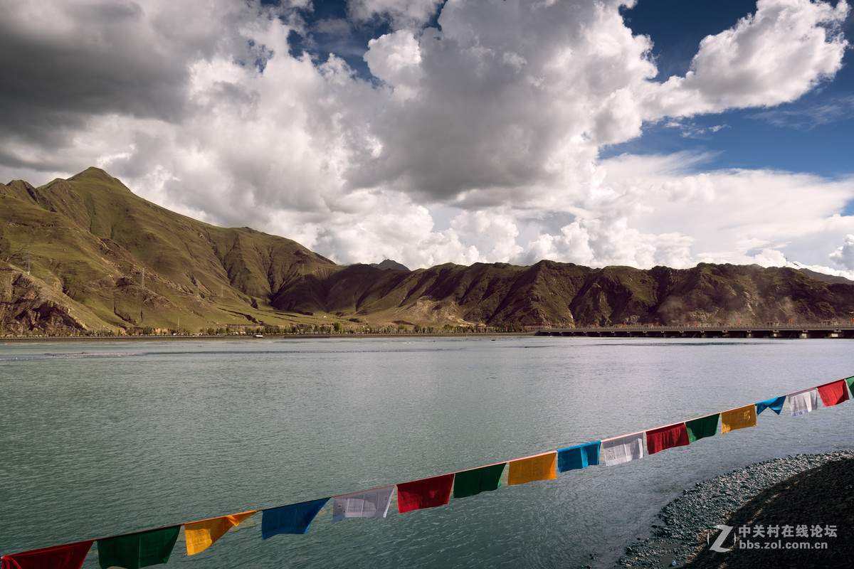 拉萨河岸风光