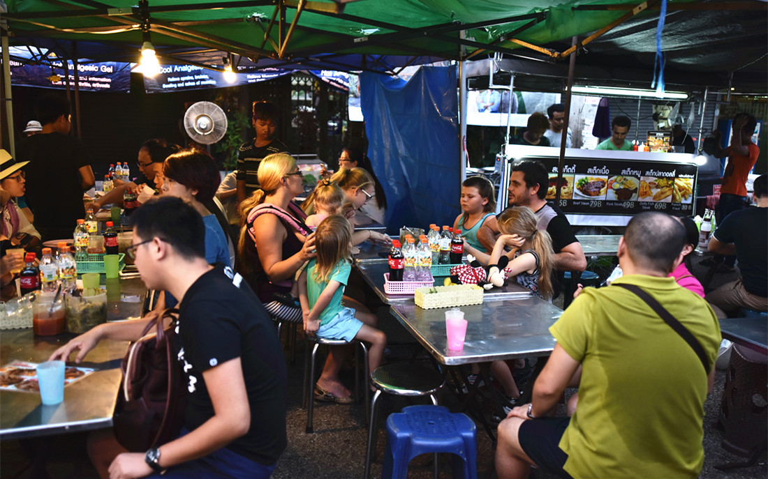 小城故事 ·（凤飞飞）猪脚饭