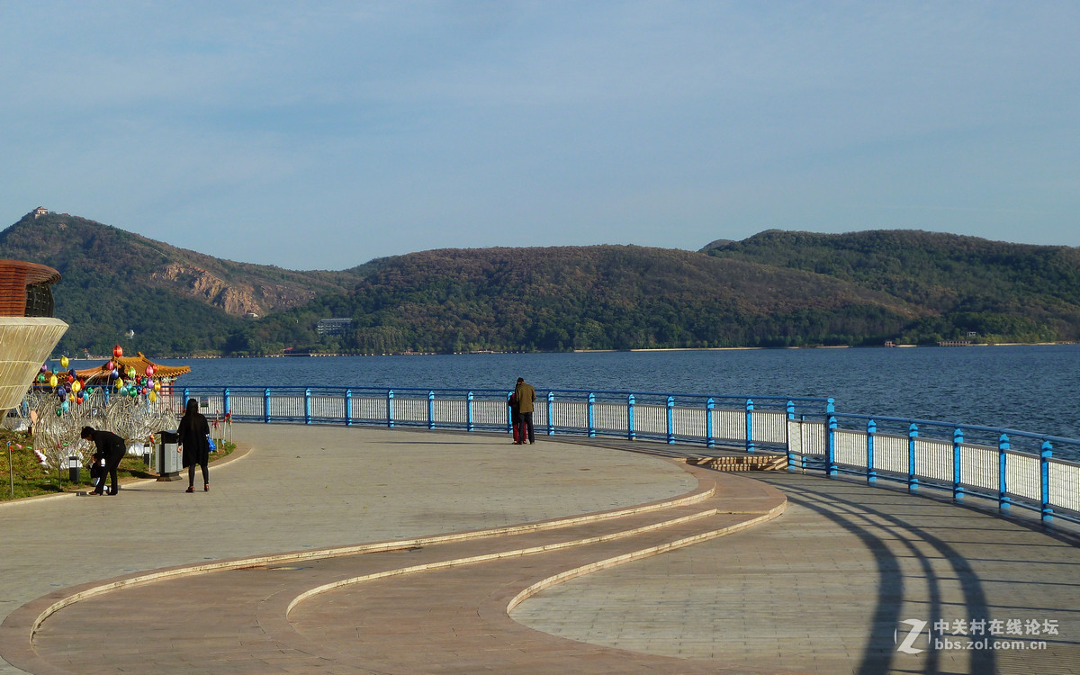 难得的好天气，带上许久没摸的小七拍风景。