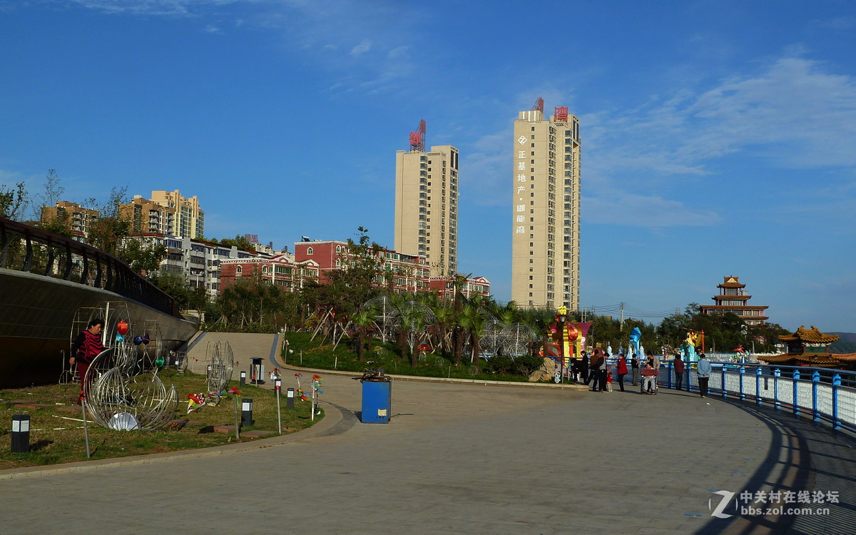 难得的好天气，带上许久没摸的小七拍风景。