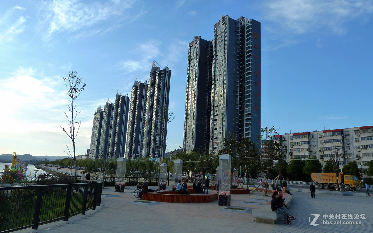 难得的好天气，带上许久没摸的小七拍风景。