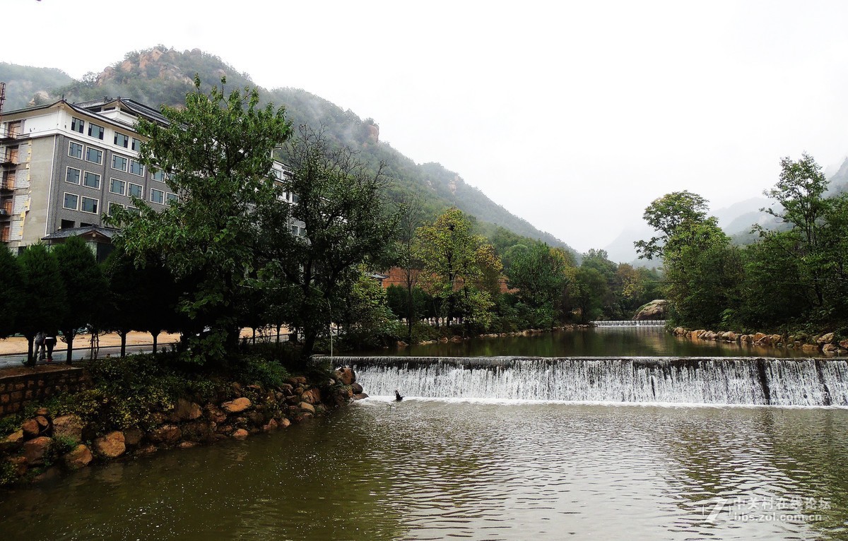 雨中西泰山
