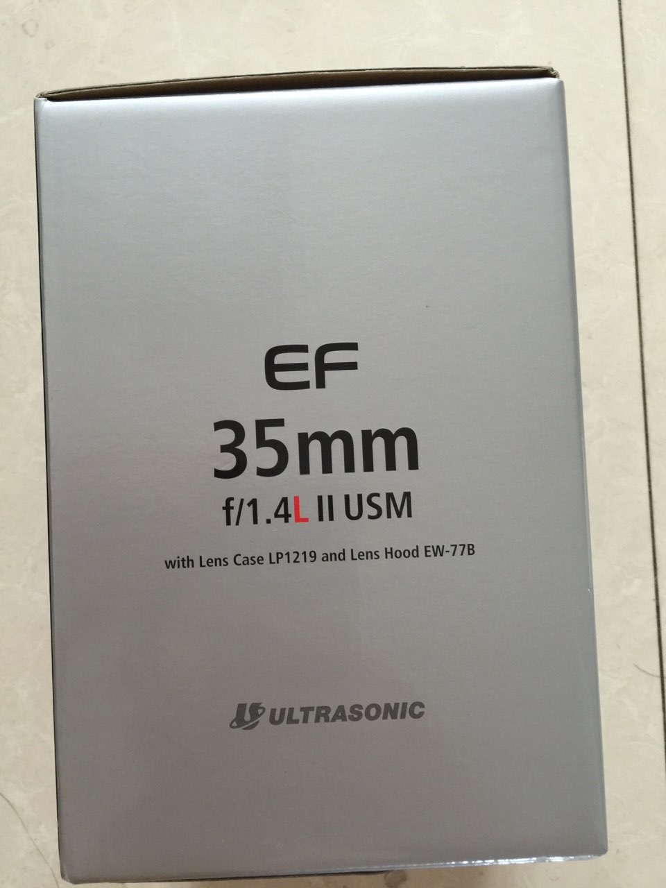 入手EF35/1.4 ，二代的手感不错