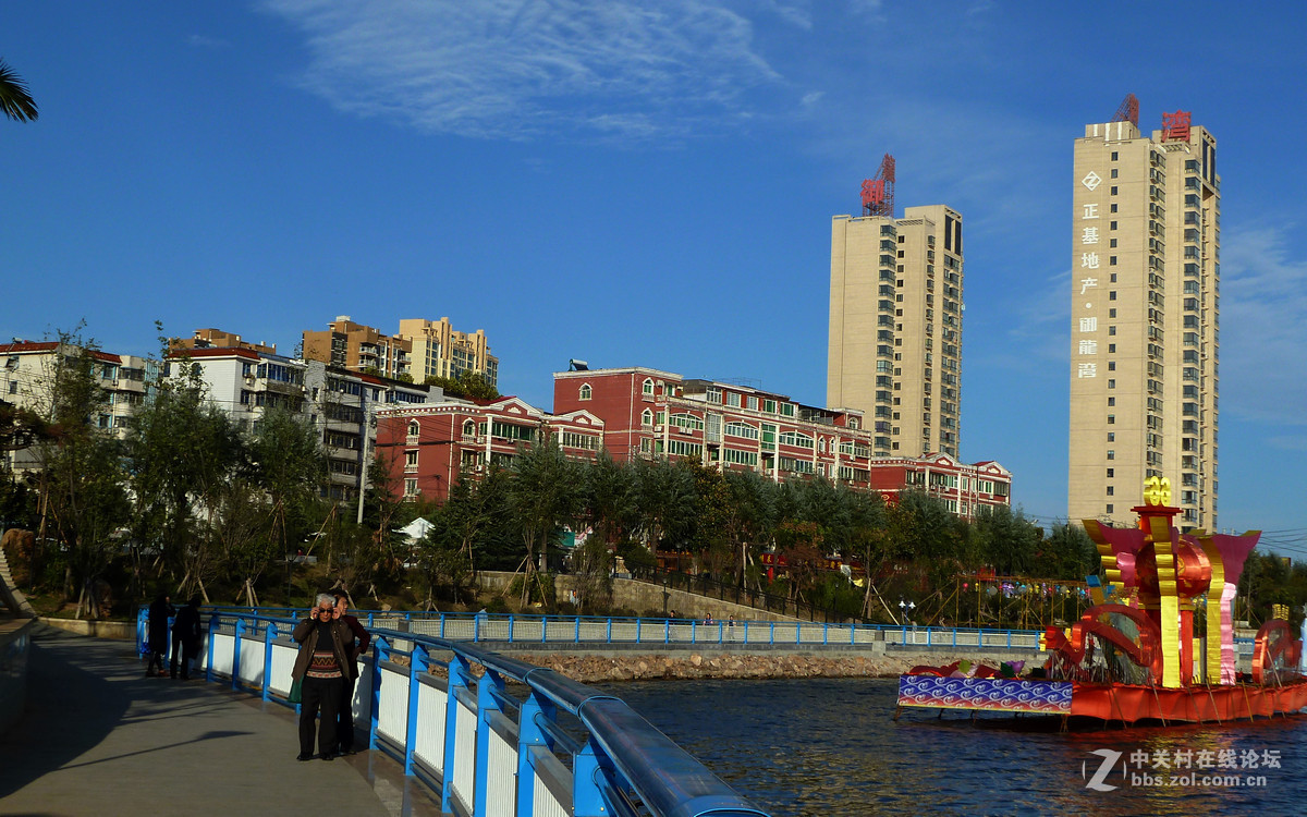 难得的好天气，带上许久没摸的小七拍风景。